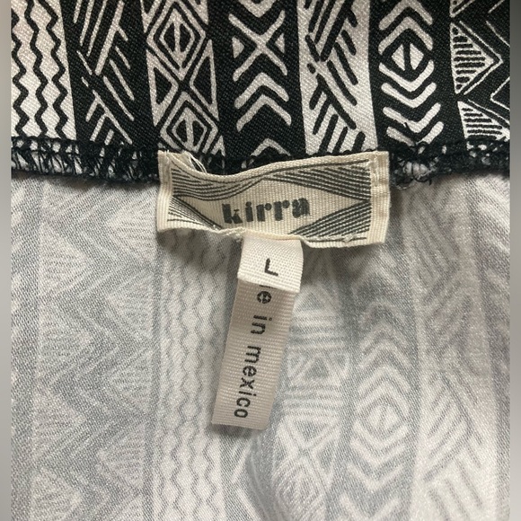 Kirra by PacSun Striped Aztec High Rise Shorts - Picture 4 of 4